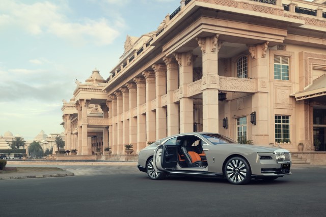 ROLLS-ROYCE SPECTRE