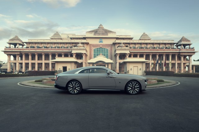 ROLLS-ROYCE SPECTRE