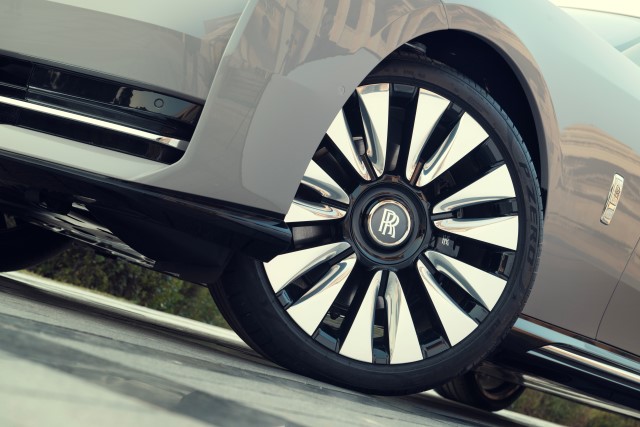 ROLLS-ROYCE SPECTRE